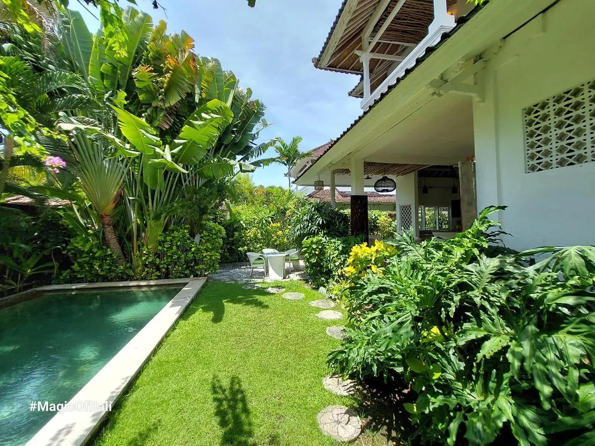 Ocean Star Villa Three Near Kudeta Beach 세미냑 0*,  인도네시아